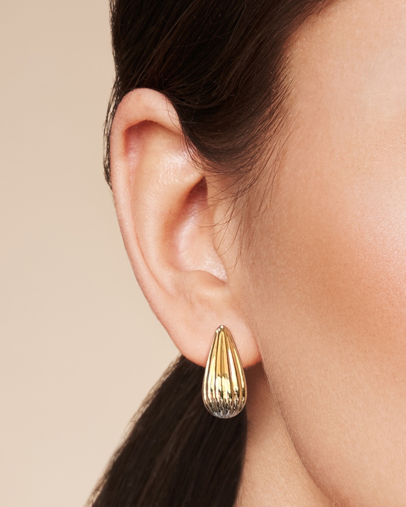 9Y RIDGED TEARDROP STUD