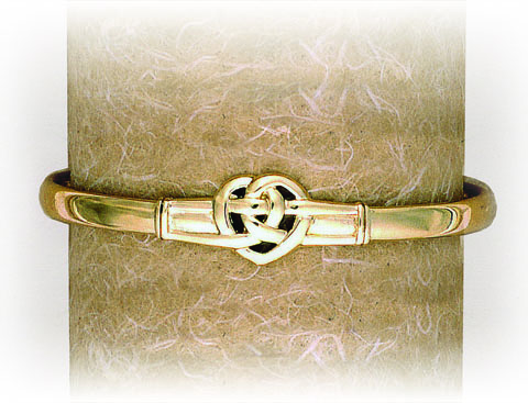 SOLID BANGLE HEART KNOT FEATURE