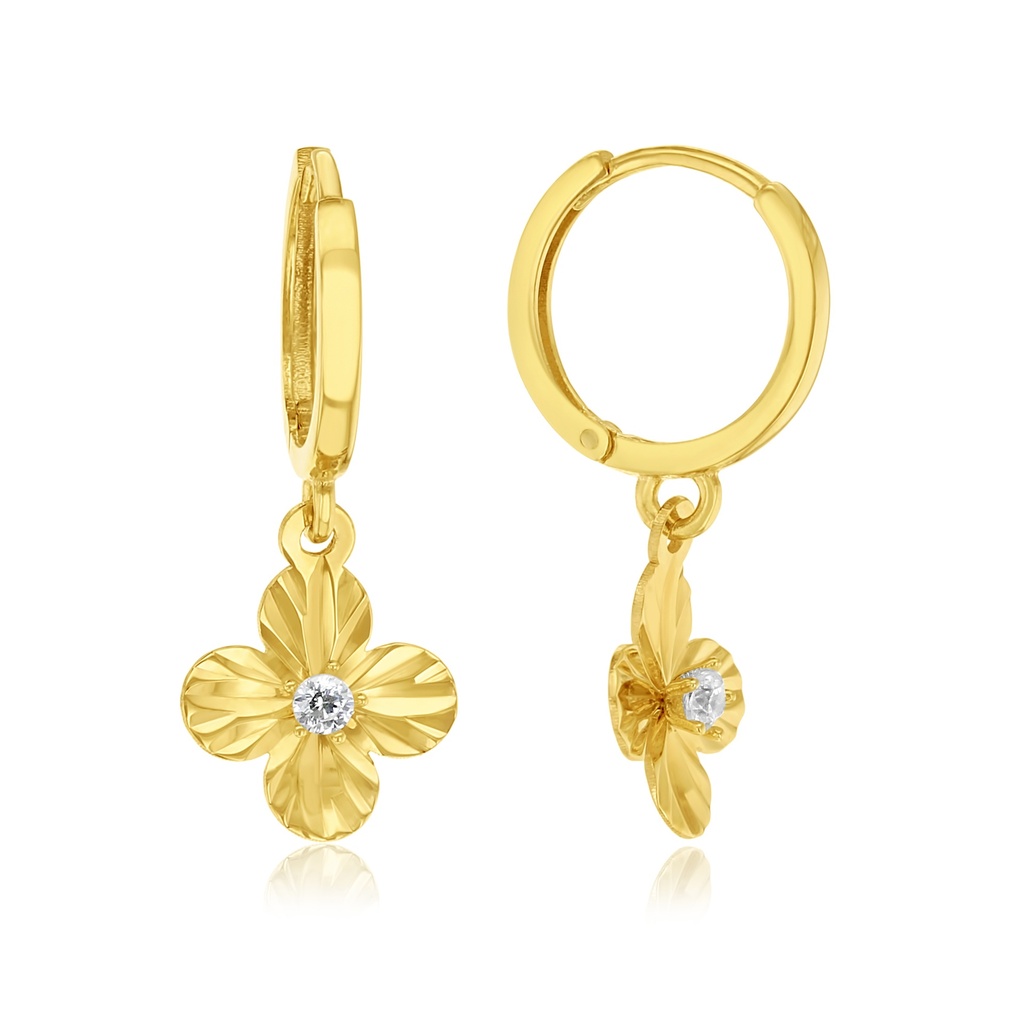 9Y HUGGIE HOOP EARRINGS WITH TEXTURED FOUR-LEAF CLOVER CHARMS