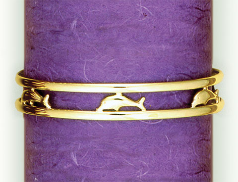 SOLID BANGLE DOUBLE PETAL WITH FLOWERS AROUND FEATURE